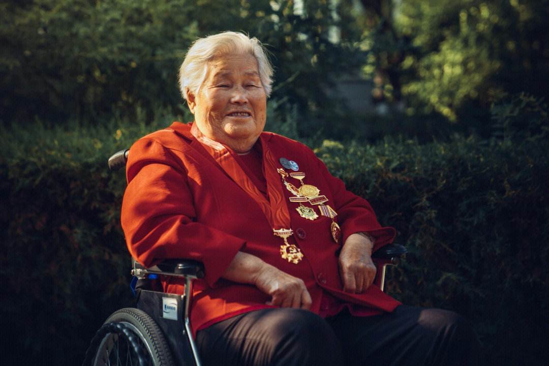 96岁E人奶奶活得好像快乐小狗,资深解答解释落实_特别款72.21127.13.